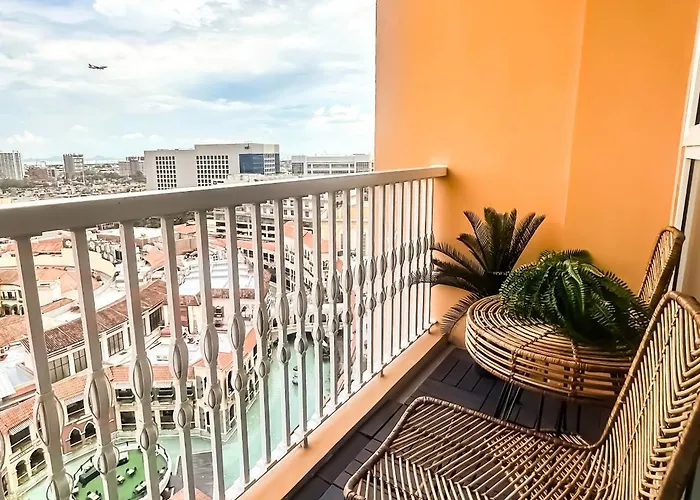 Exquisite Japandi At Venice With Grand Canal View Apartment