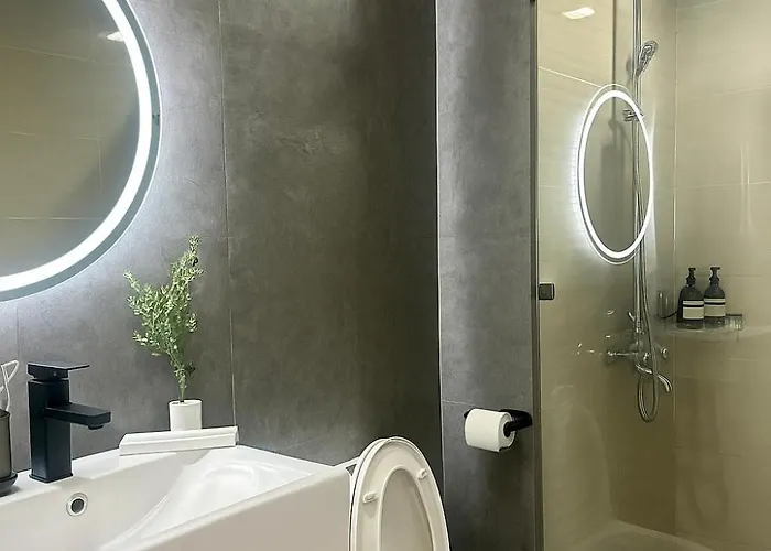 Apartment Exquisite Japandi At Venice With Grand Canal View Manila