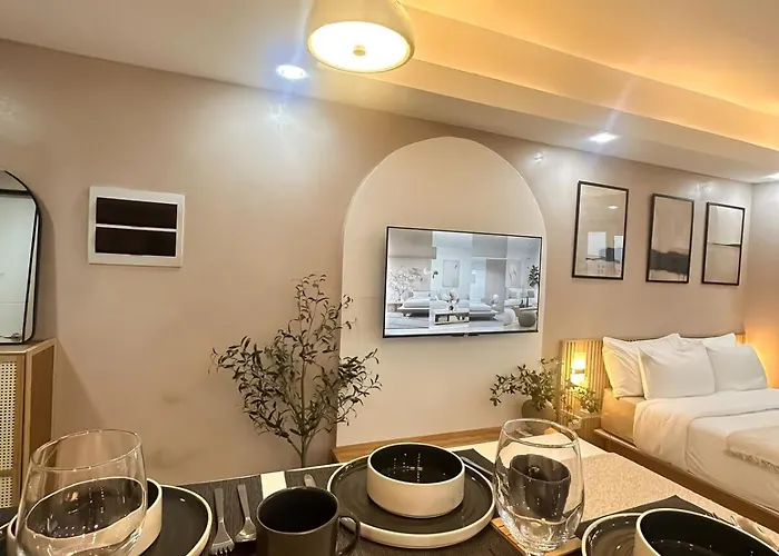 Exquisite Japandi At Venice With Grand Canal View